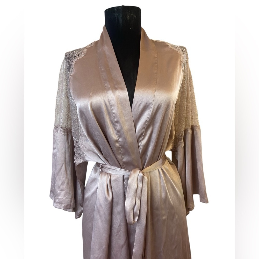 Victoria’s Secret Rose Pink Lace Detail Robe - Picture 9 of 15